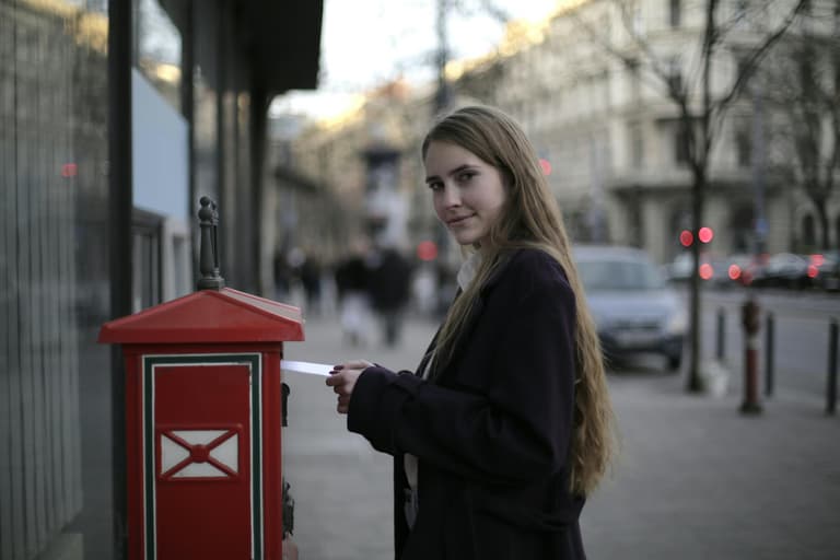 L'Arte Perduta della Scrittura di Lettere: Perché Ancora Conta nell'Era Digitale